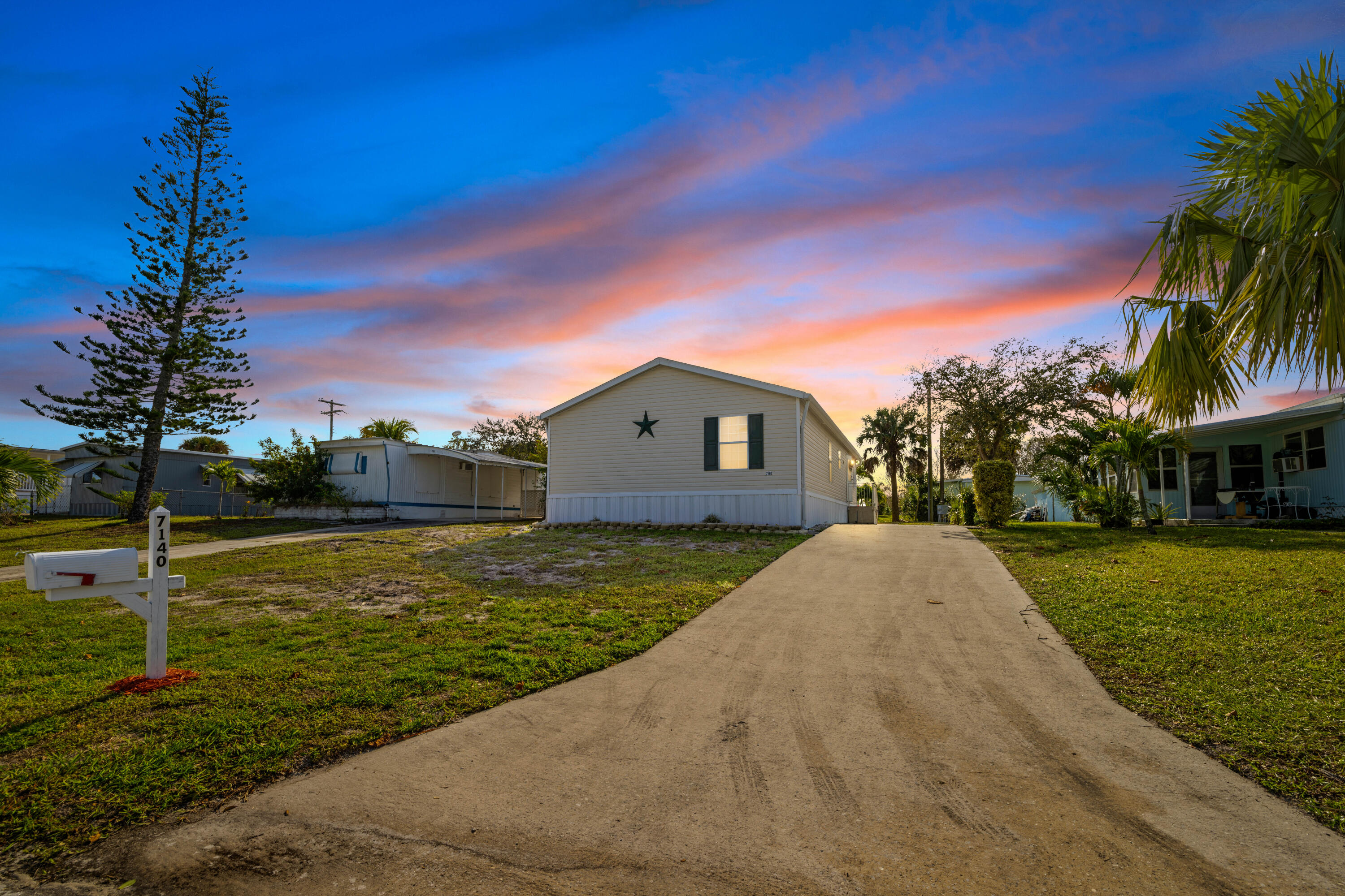 7140 Southeast Ridgeway Terrace Hobe Sound, FL 33455 - Photo 1 of 17 Sunset Font View