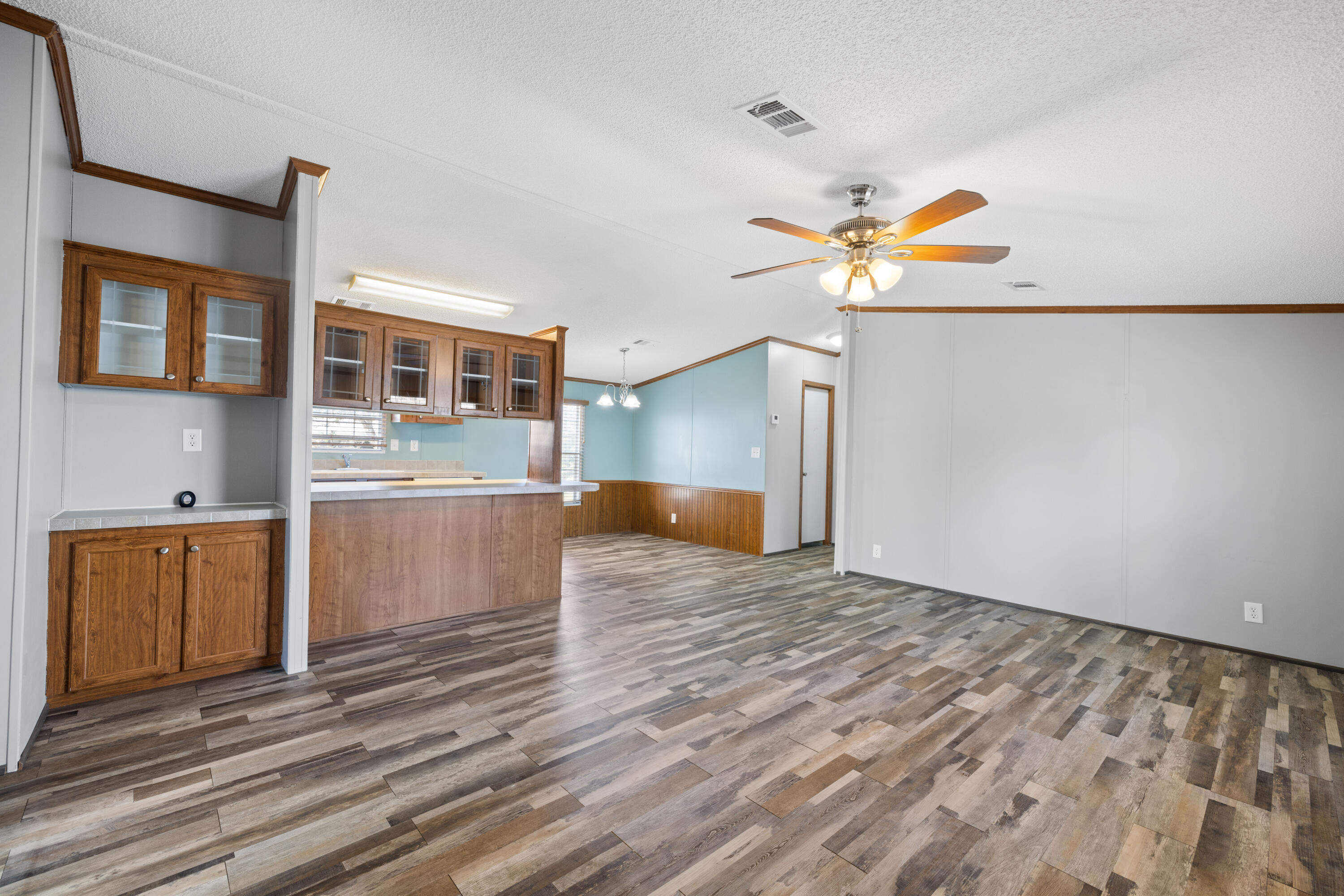 7140 Southeast Ridgeway Terrace Hobe Sound, FL 33455 - Photo 8 of 17 Living room