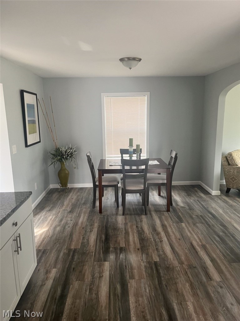1104 Argonne Road Cleveland, OH 44121 - Photo 4 of 16