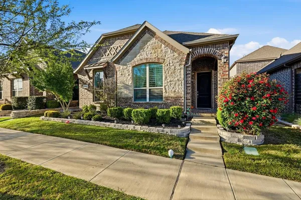 $2,800 | 904 10th Street, Argyle, TX 76226