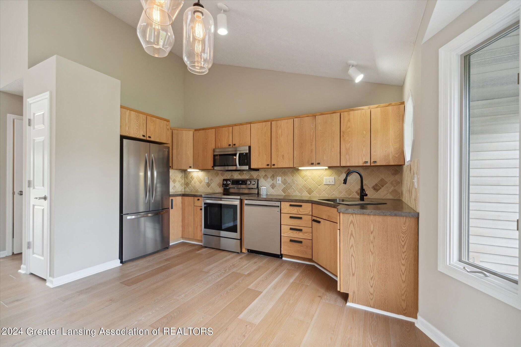 5907 Green Road Haslett, MI 48840 - Photo 8 of 48 Kitchen