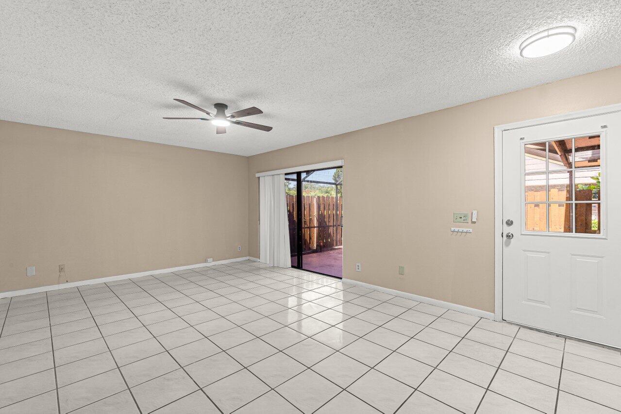 7633 Courtyard Run West Boca Raton, FL 33433 - Photo 10 of 32 016-7633CourtyardRunWest-BocaRaton-FL-33