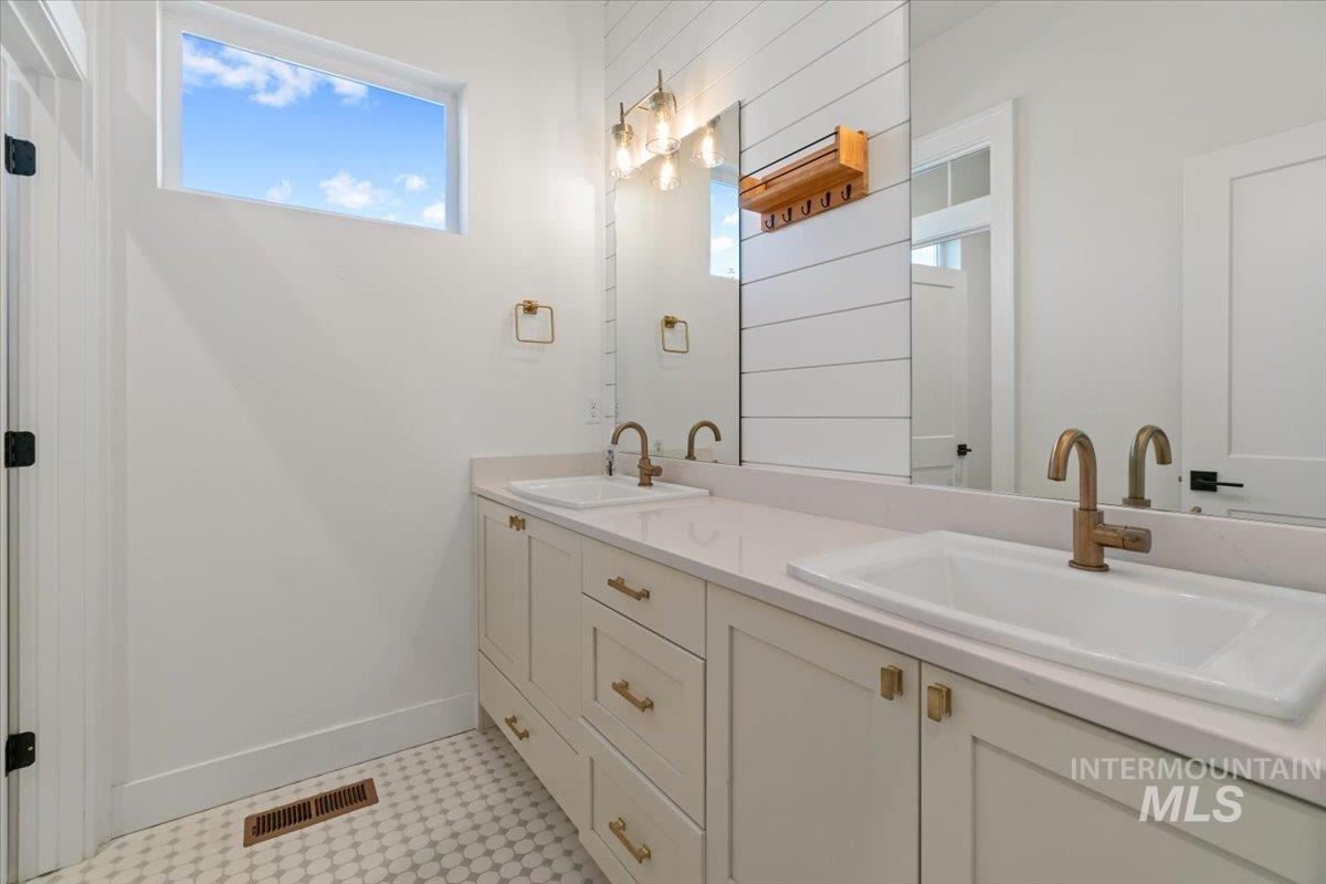 207 West Wrangler Street Meridian, ID 83646 - Photo 29 of 44