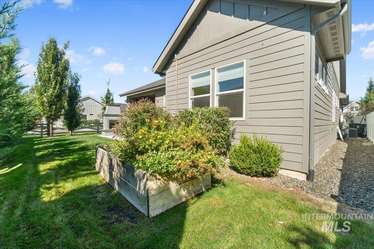 207 West Wrangler Street Meridian, ID 83646 - Photo 37 of 44