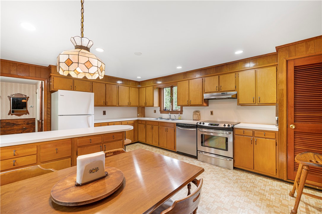 302 Potter Road North Kingstown, RI 02852 - Photo 11 of 22 Gallery Image 11