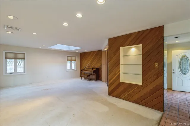 a view of a livingroom with furniture and garage