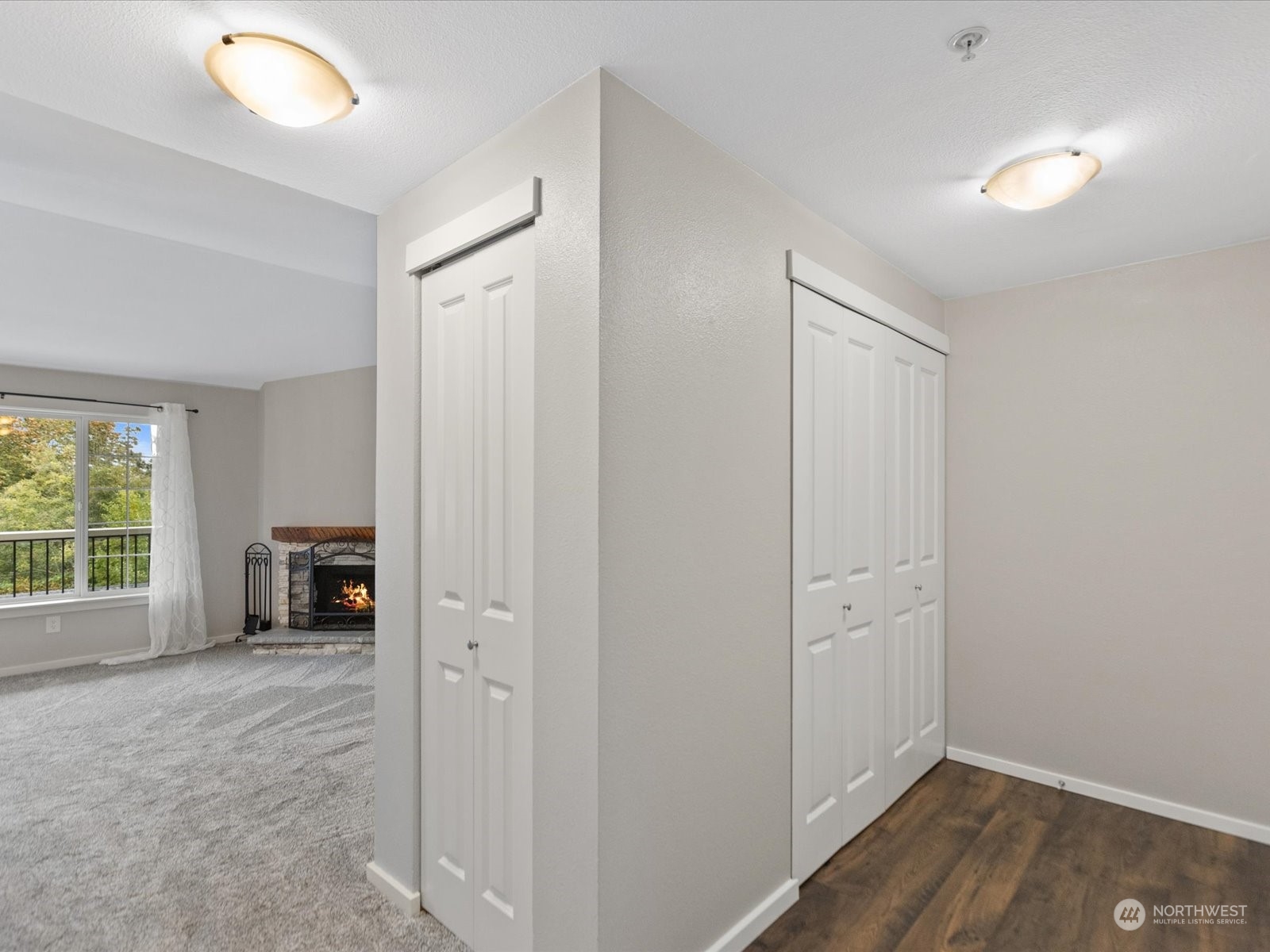 12404 East Gibson Road, Unit J303 Everett, WA 98204 - Photo 22 of 40 an empty room with windows and cabinet