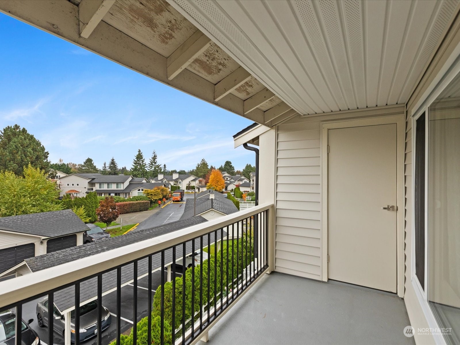 12404 East Gibson Road, Unit J303 Everett, WA 98204 - Photo 25 of 40 a view of a balcony