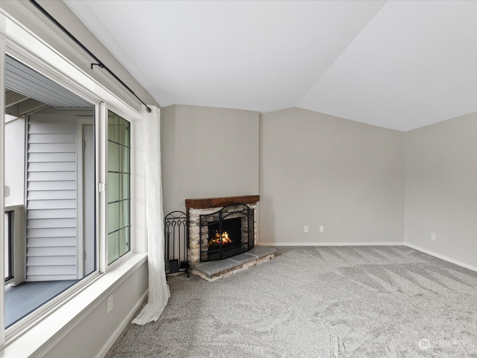 12404 East Gibson Road, Unit J303 Everett, WA 98204 - Photo 10 of 40 a view of an empty room and fire place