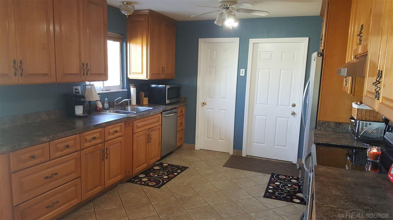 47612 Card Road Macomb, MI 48044 - Photo 8 of 21 Gallery Image 8