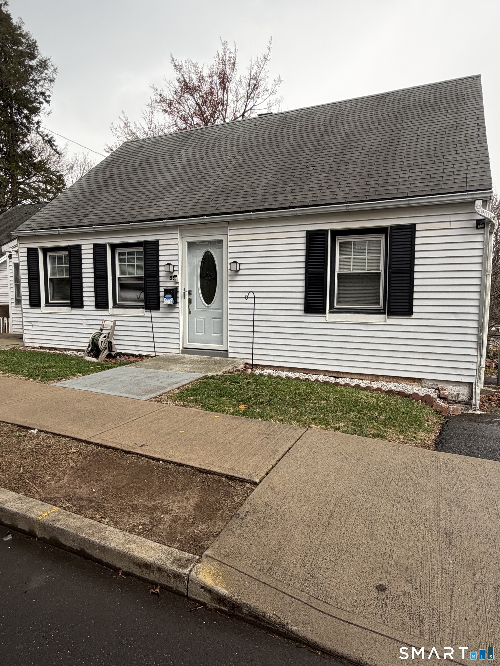 55 New Hanover Avenue Meriden, CT 06451 - Photo 31 of 33 a front view of a house with garden