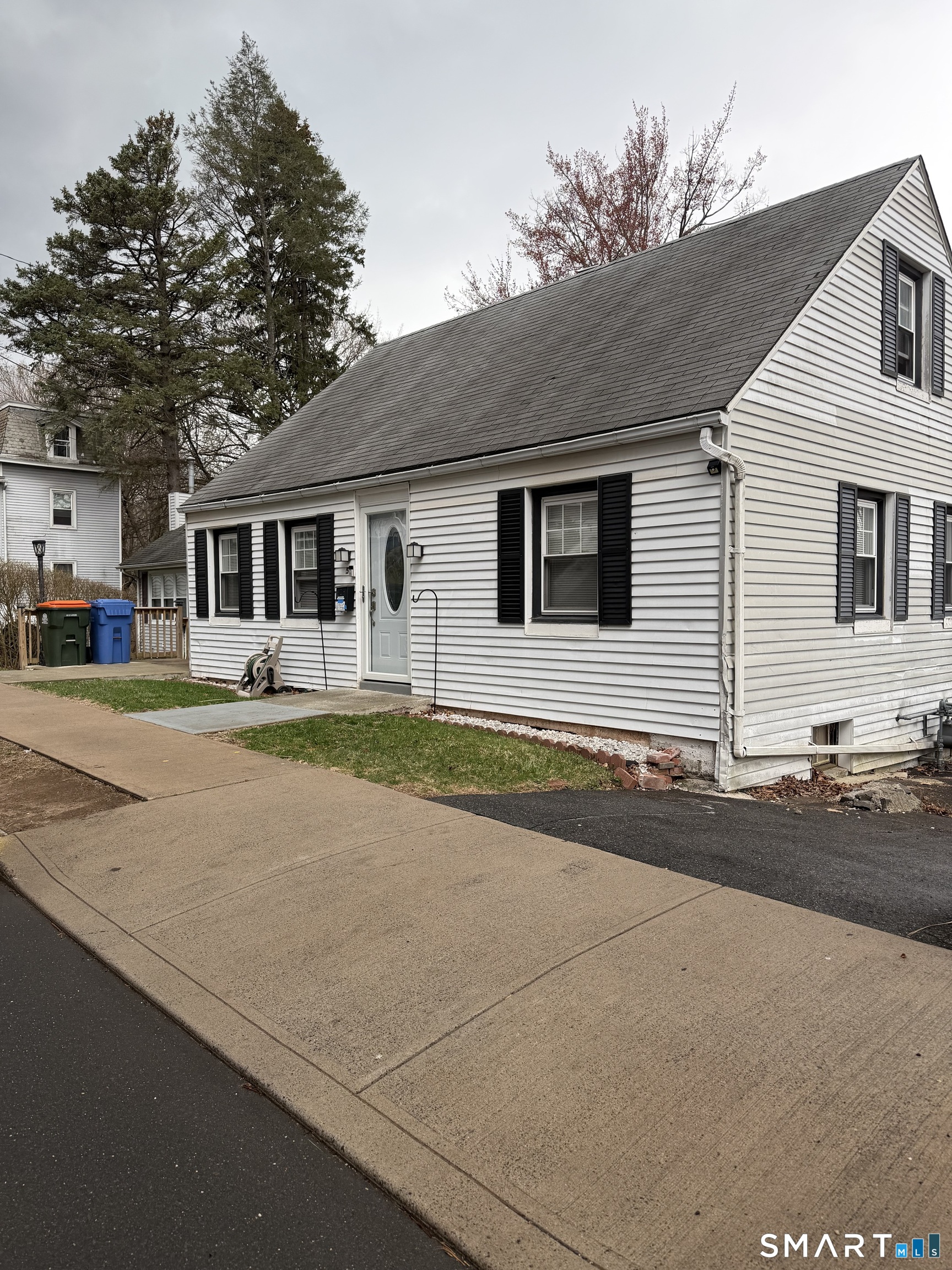 55 New Hanover Avenue Meriden, CT 06451 - Photo 33 of 33 a house view with outdoor space
