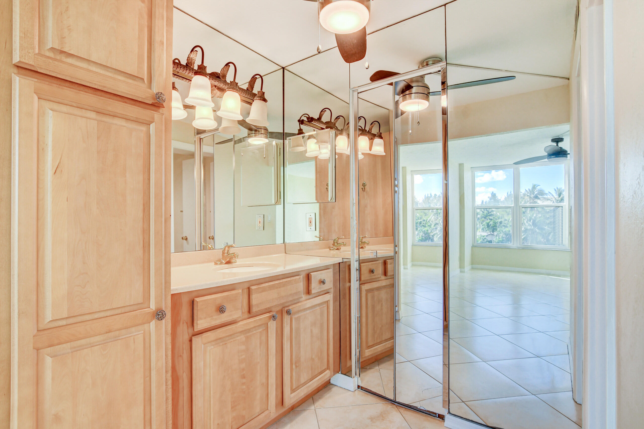 13 Royal Palm Way, Unit 302 Boca Raton, FL 33432 - Photo 11 of 14 DSC_3126_27_28_29_30