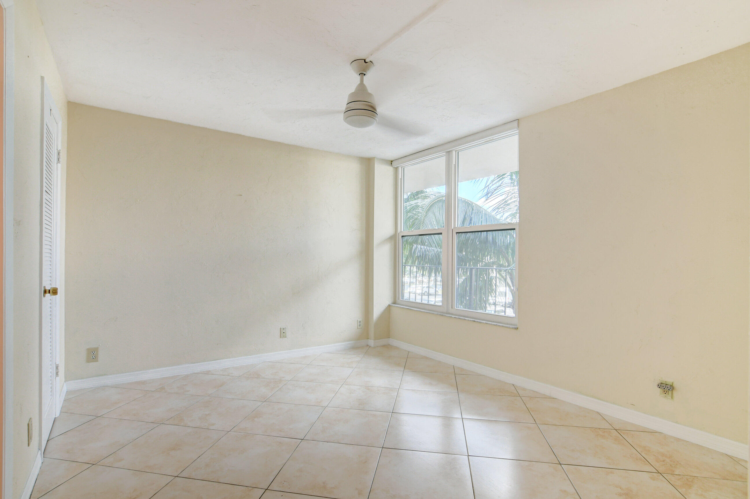 13 Royal Palm Way, Unit 302 Boca Raton, FL 33432 - Photo 12 of 14 DSC_3156_57_58_59_60