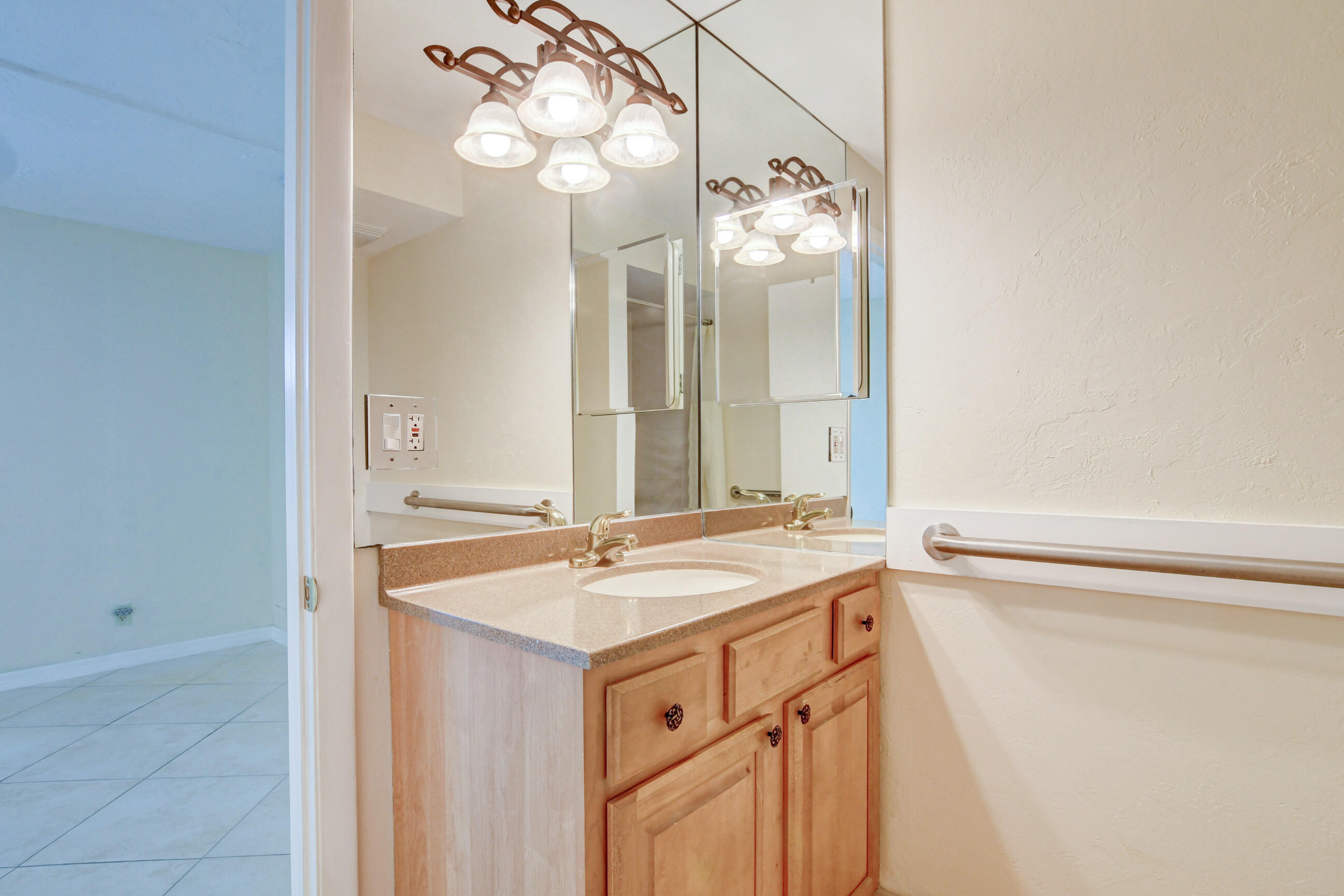 13 Royal Palm Way, Unit 302 Boca Raton, FL 33432 - Photo 13 of 14 DSC_3196_197_198_199_200