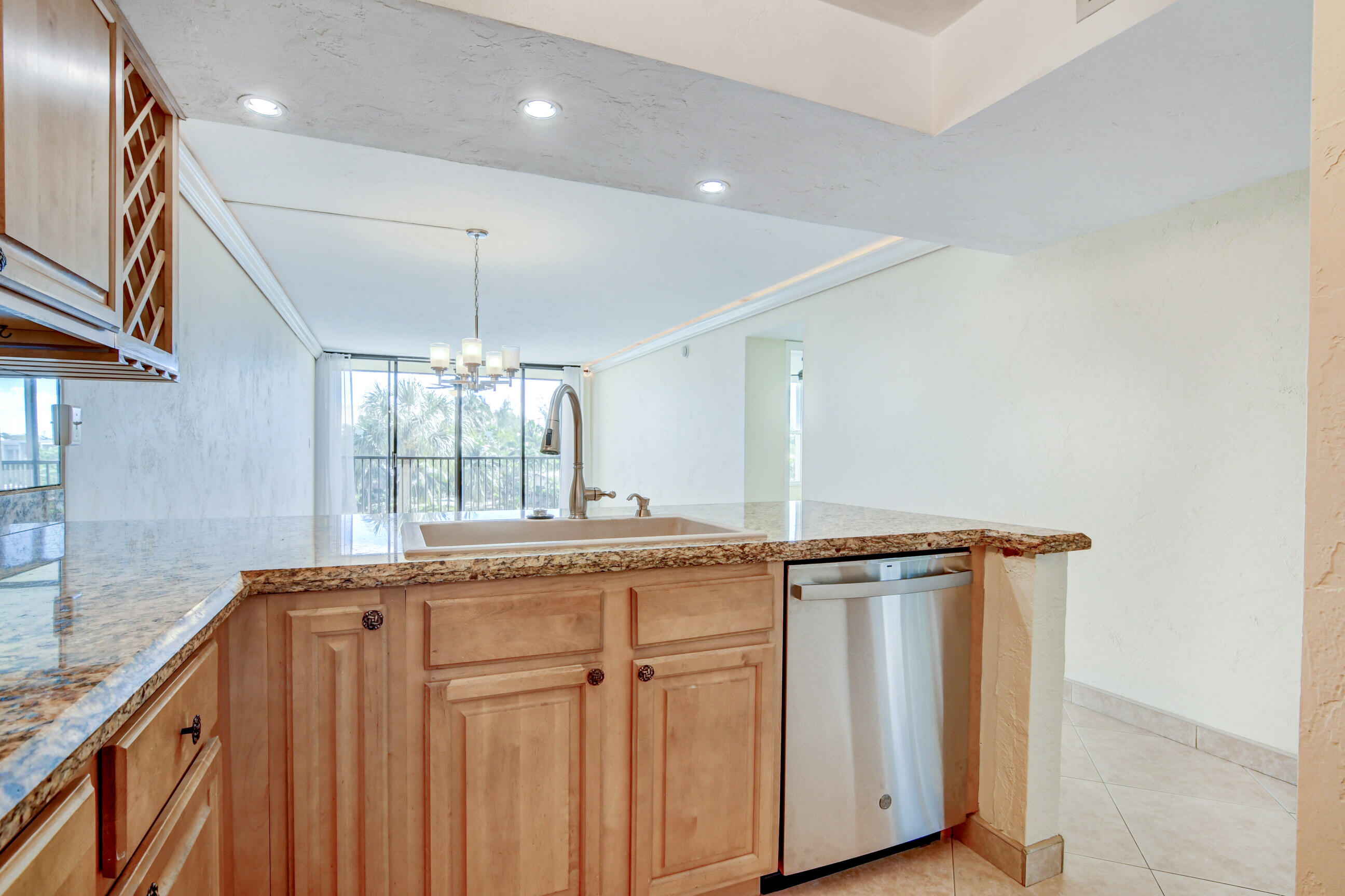 13 Royal Palm Way, Unit 302 Boca Raton, FL 33432 - Photo 9 of 14 DSC_3066_67_68_69_70