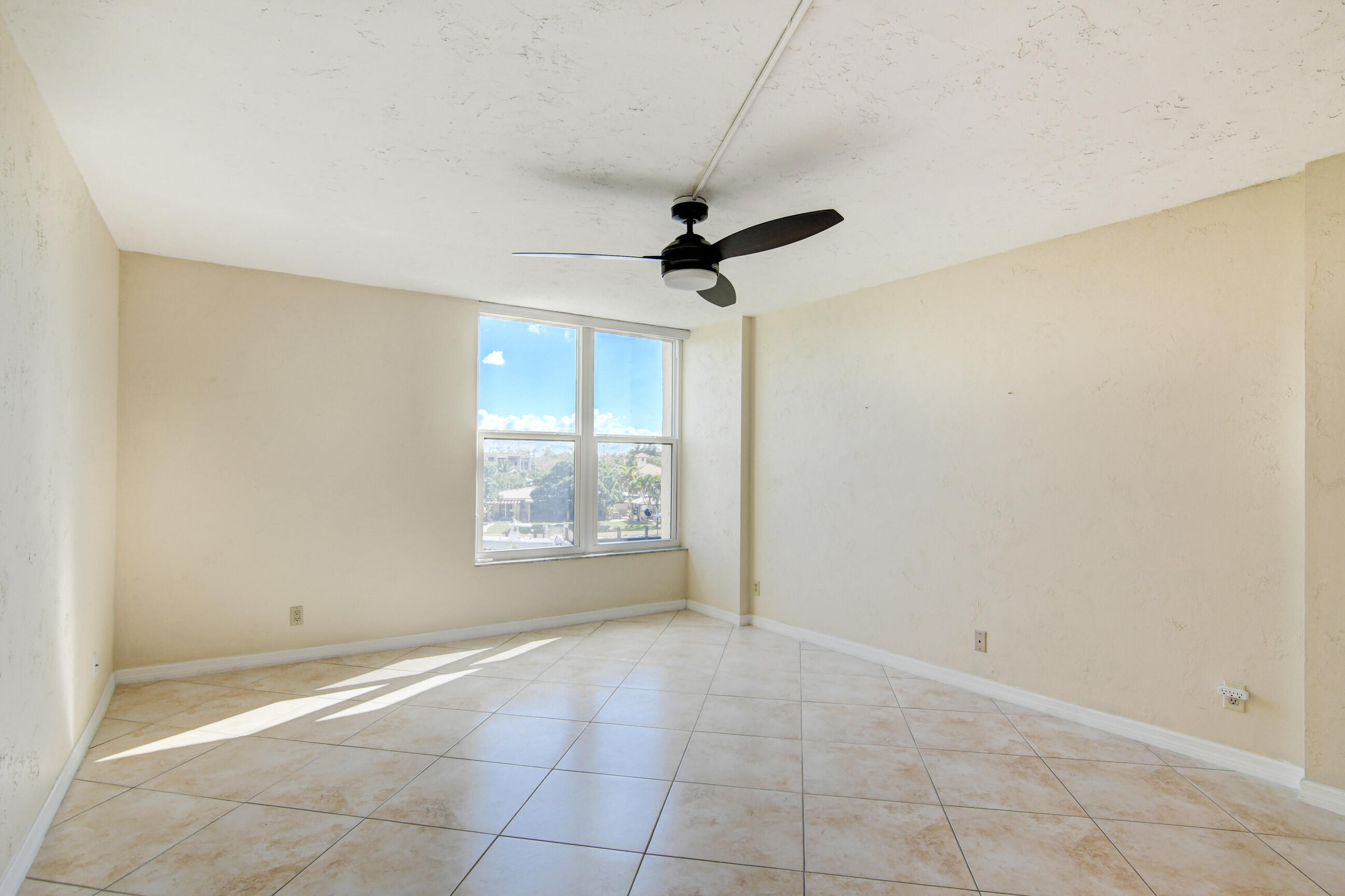 13 Royal Palm Way, Unit 302 Boca Raton, FL 33432 - Photo 10 of 14 DSC_3086_87_88_89_90