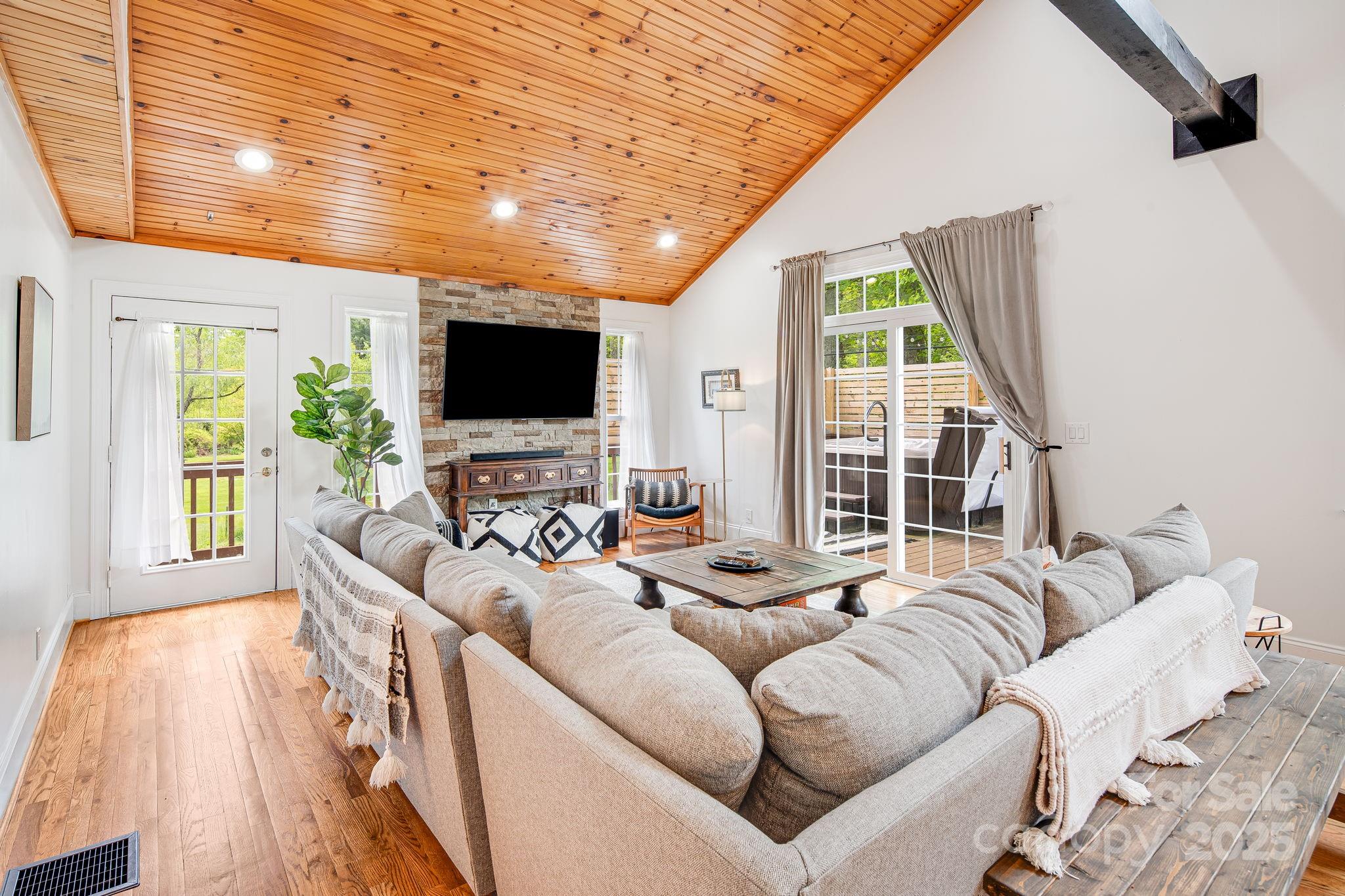 101 McFalls Road Asheville, NC 28805 - Photo 3 of 39