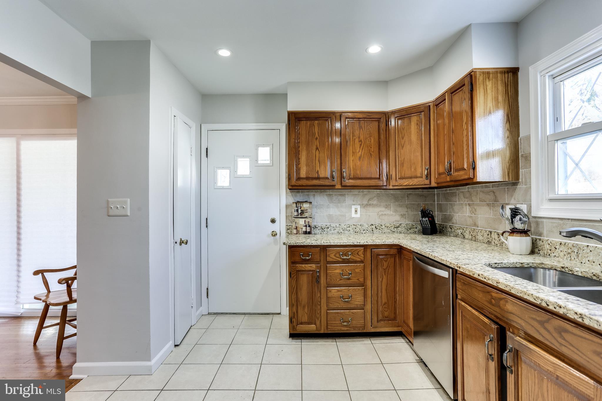 1402 Glenwilde Road Catonsville, MD 21228 - Photo 12 of 36 Kitchen with table space
