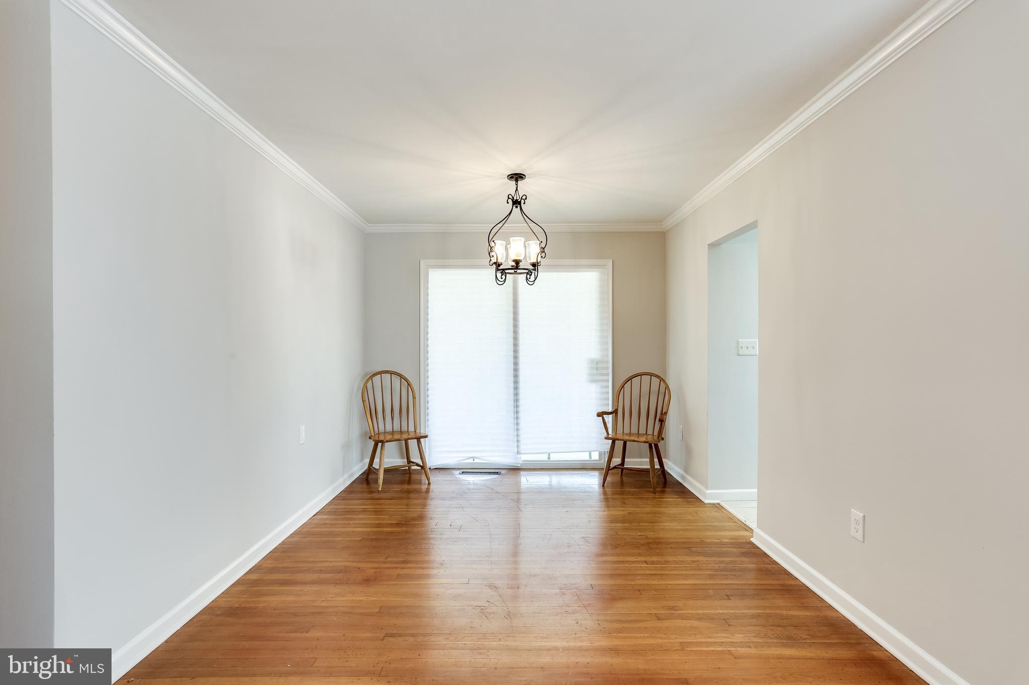 1402 Glenwilde Road Catonsville, MD 21228 - Photo 17 of 36 Dining room