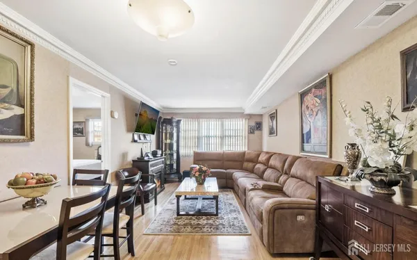 $2,100 | 390 College Drive, Edison, NJ 08817