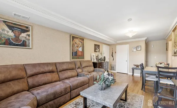 $2,100 | 390 College Drive, Edison, NJ 08817