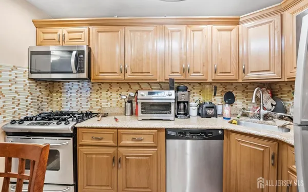 $2,100 | 390 College Drive, Edison, NJ 08817