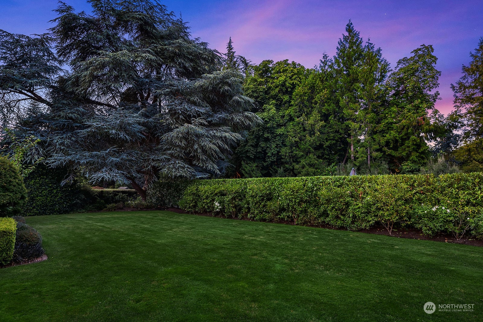 3001 Hunts Point Road Hunts Point, WA 98004 - Photo 5 of 33 a view of a park with a house in the background