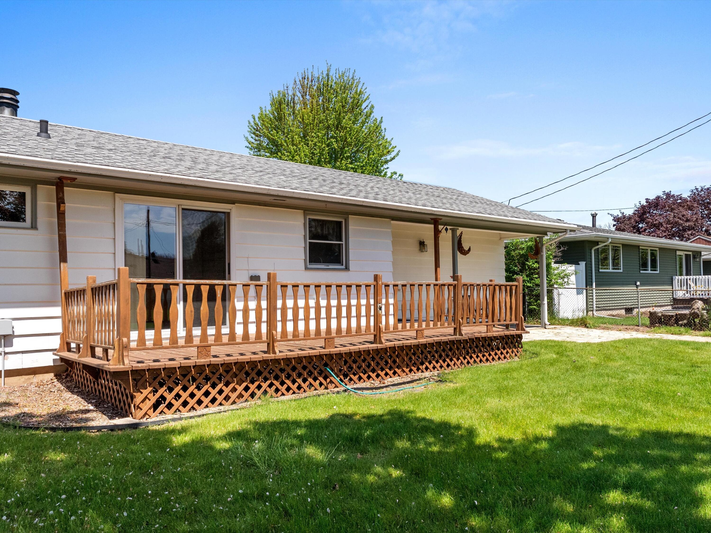 2343 39th Street Two Rivers, WI 54241 - Photo 4 of 33 01-031_3102117_03680