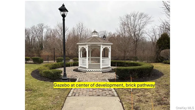 a picture of a bench in the floor