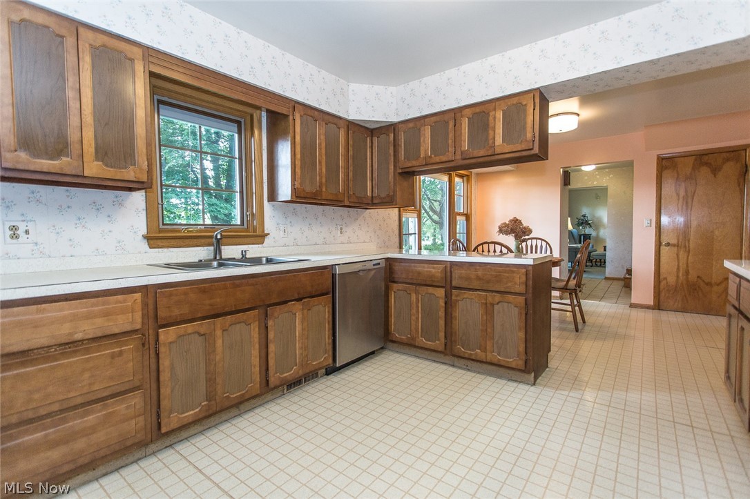 357 North Medina Line Road Akron, OH 44333 - Photo 16 of 35