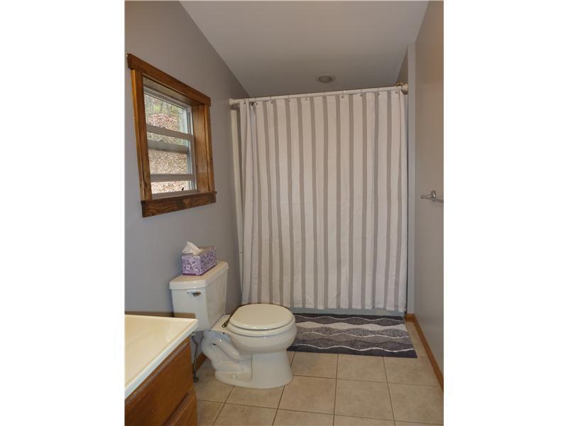 836 State Rt 30 Clinton, PA 15026 - Photo 14 of 21 Master Bath/Spa. Fresh and Clean!