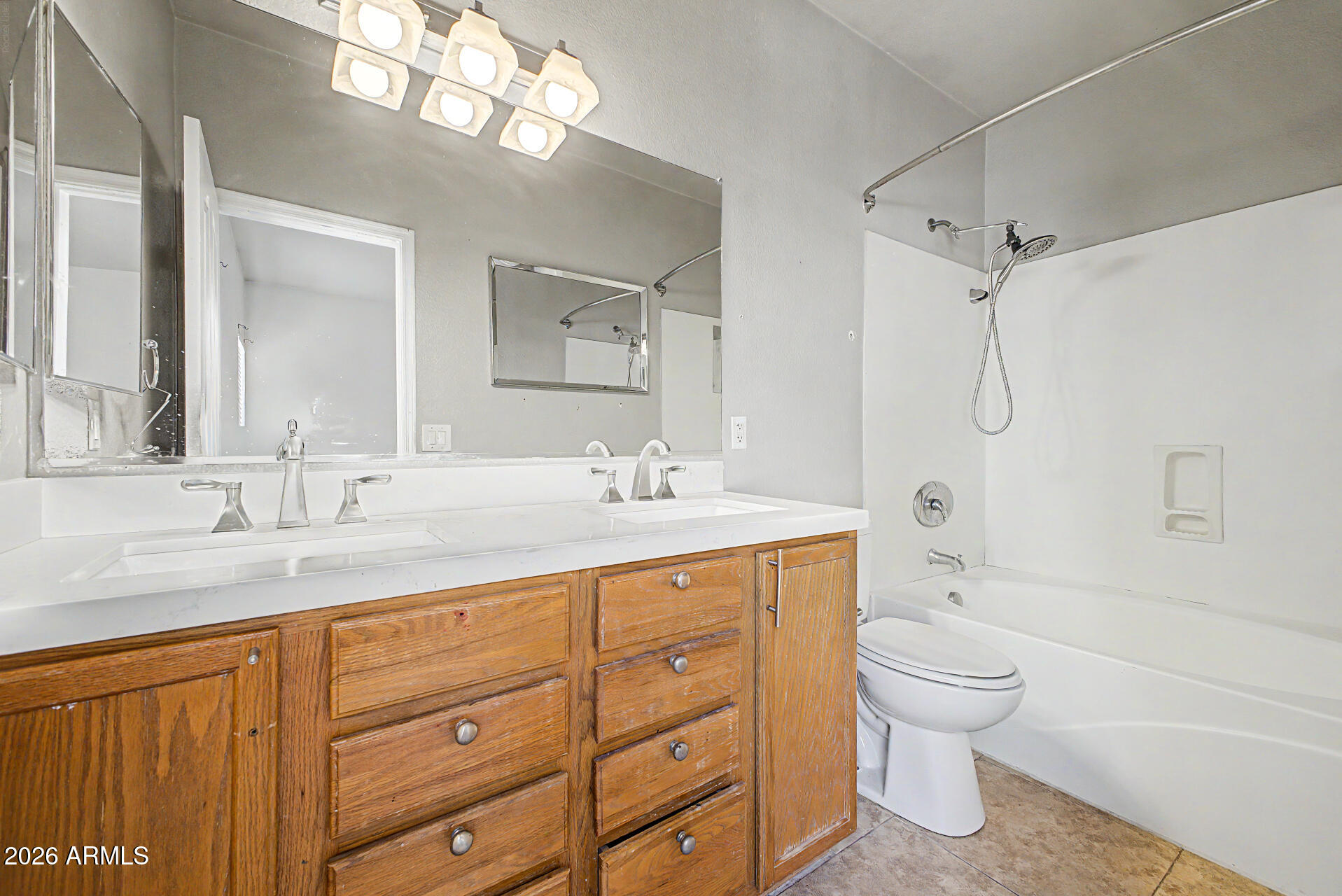 9644 West Cordes Road Tolleson, AZ 85353 - Photo 11 of 22 Primary Ensuite