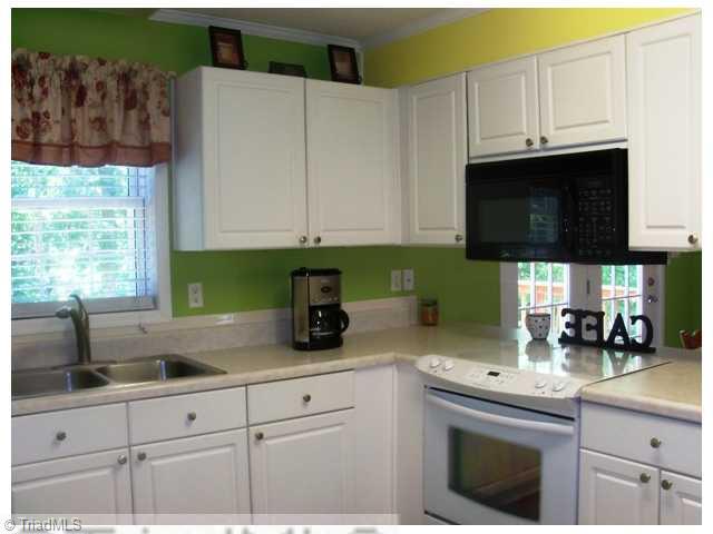 441 Golf Course Road Pilot Mountain, NC 27041 - Photo 3 of 16 Kitchen. Great kitchen!