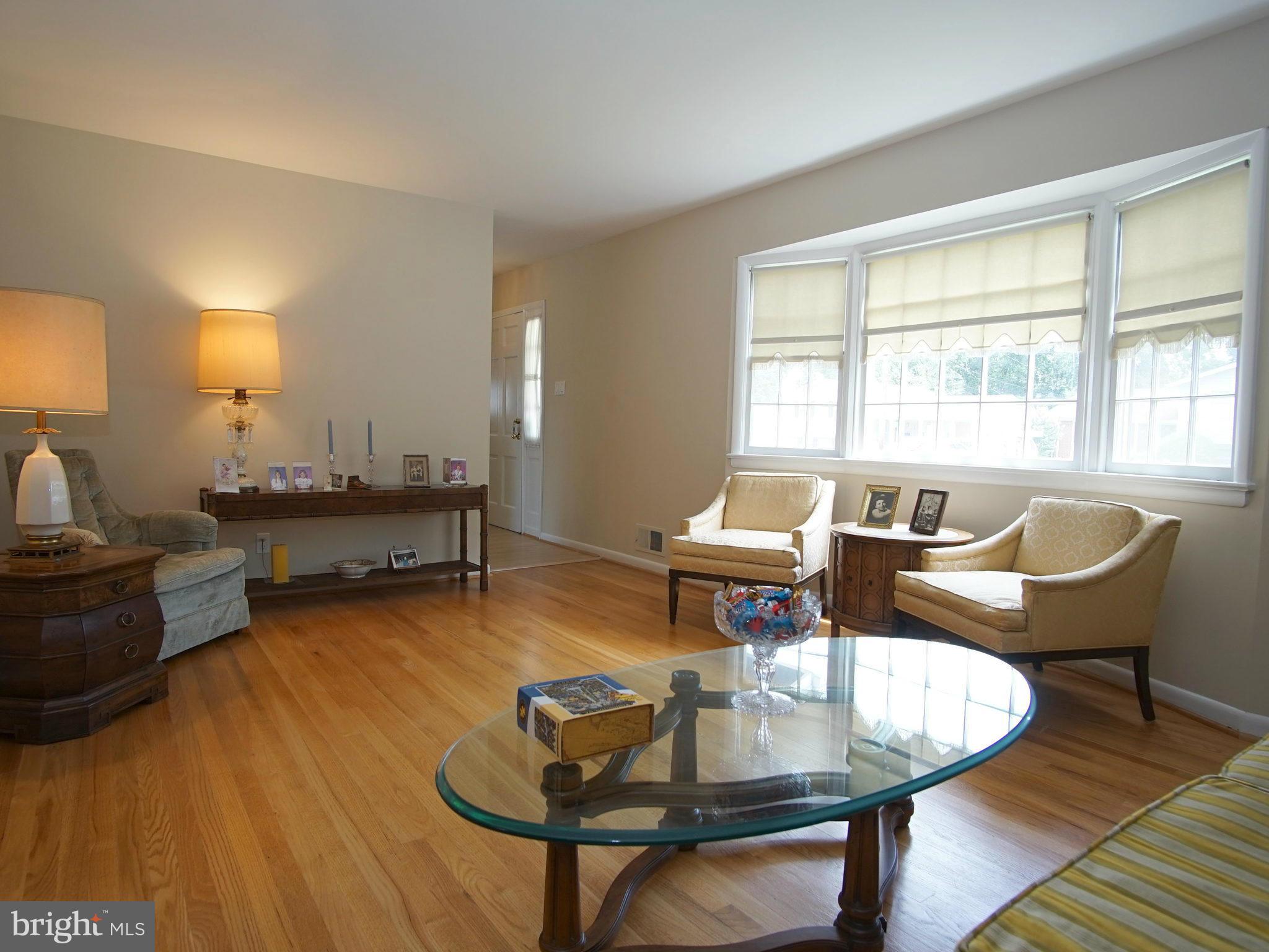 313 Hannes Street Silver Spring, MD 20901 - Photo 8 of 21 Living Room