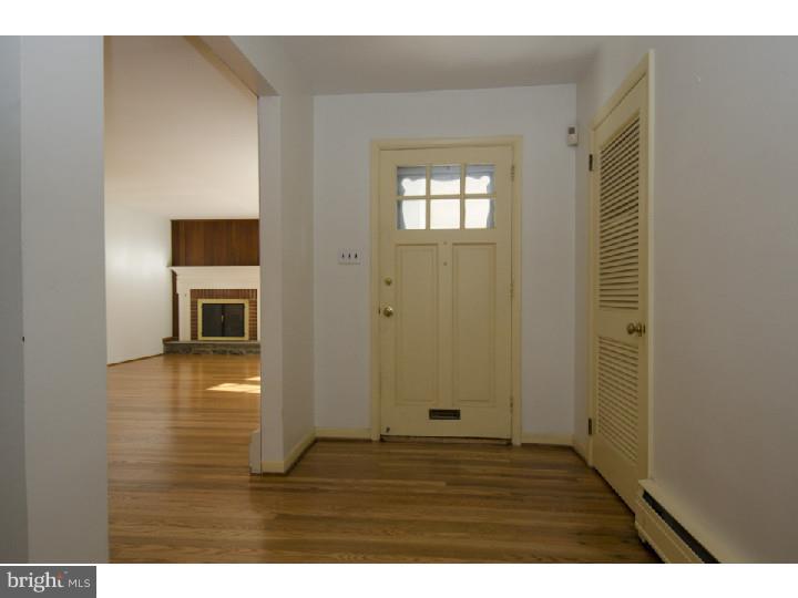 702 Hamilton Road Bryn Mawr, PA 19010 - Photo 4 of 25 Foyer