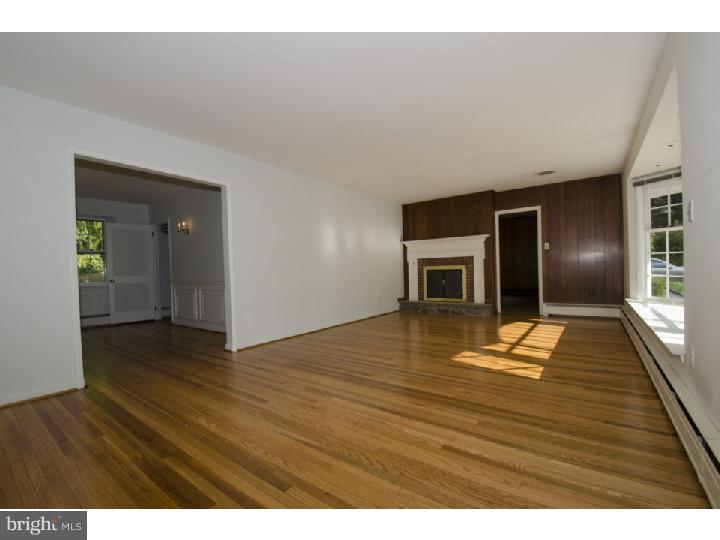 702 Hamilton Road Bryn Mawr, PA 19010 - Photo 5 of 25 Living Room
