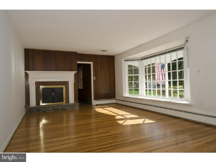 702 Hamilton Road Bryn Mawr, PA 19010 - Photo 6 of 25 Living Room