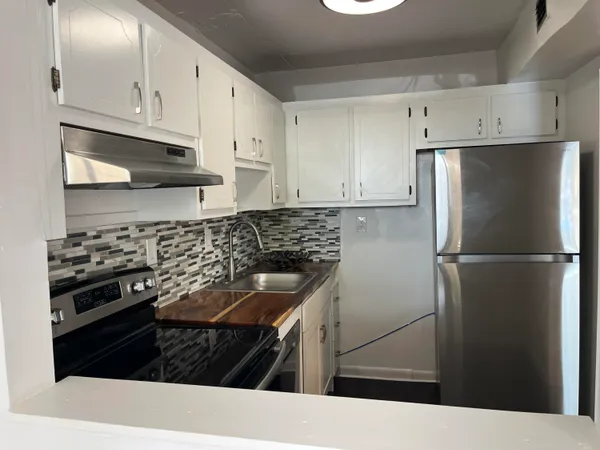 $58,000 | 9141 Sunrise Lakes Boulevard, Unit 115, Sunrise, FL 33322