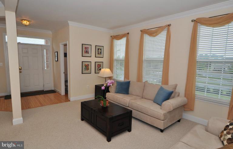 610 Springhouse Square Southeast Leesburg, VA 20175 - Photo 1 of 30 Living Room