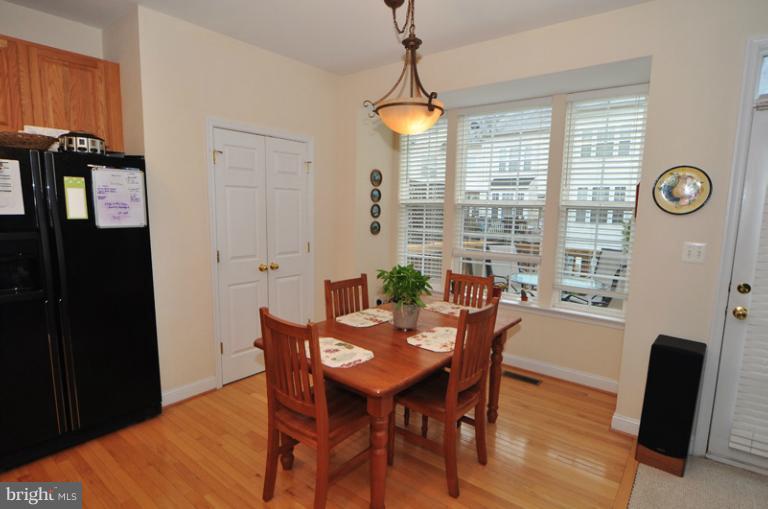 610 Springhouse Square Southeast Leesburg, VA 20175 - Photo 2 of 30 Big eat in space
