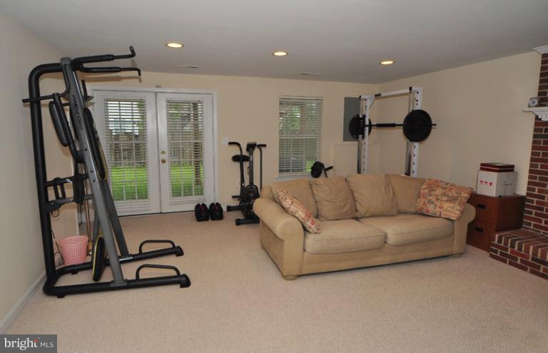 610 Springhouse Square Southeast Leesburg, VA 20175 - Photo 14 of 30 Walk out to back yard and common area