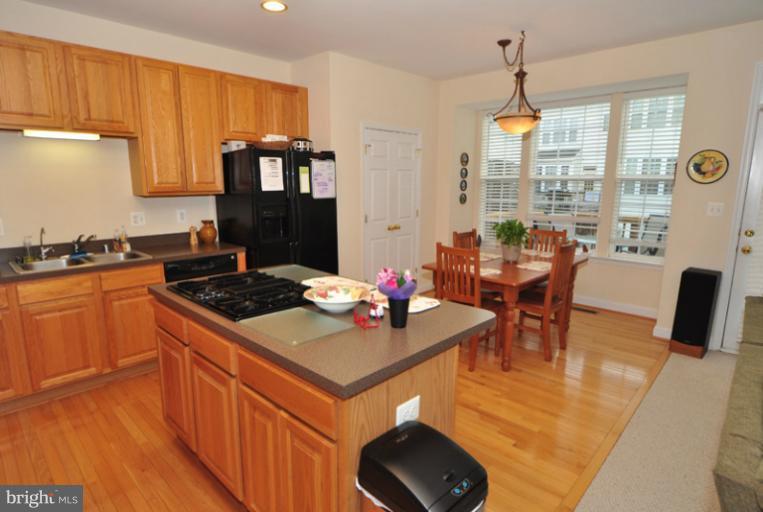610 Springhouse Square Southeast Leesburg, VA 20175 - Photo 17 of 30 Hardwood floors, large pantry