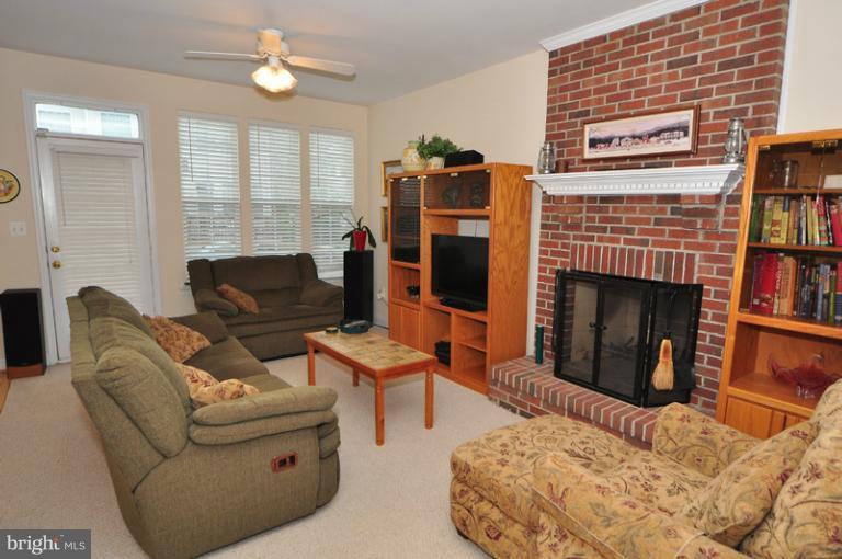 610 Springhouse Square Southeast Leesburg, VA 20175 - Photo 3 of 30 Door from family room to big, trex deck
