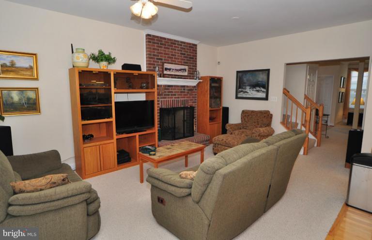 610 Springhouse Square Southeast Leesburg, VA 20175 - Photo 22 of 30 Family Room