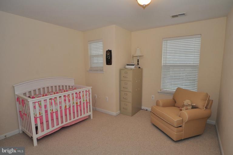 610 Springhouse Square Southeast Leesburg, VA 20175 - Photo 5 of 30 Third Bedroom with ample closet space