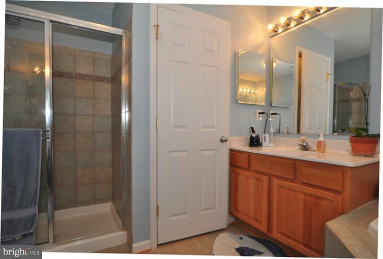 610 Springhouse Square Southeast Leesburg, VA 20175 - Photo 9 of 30 His and hers vanities