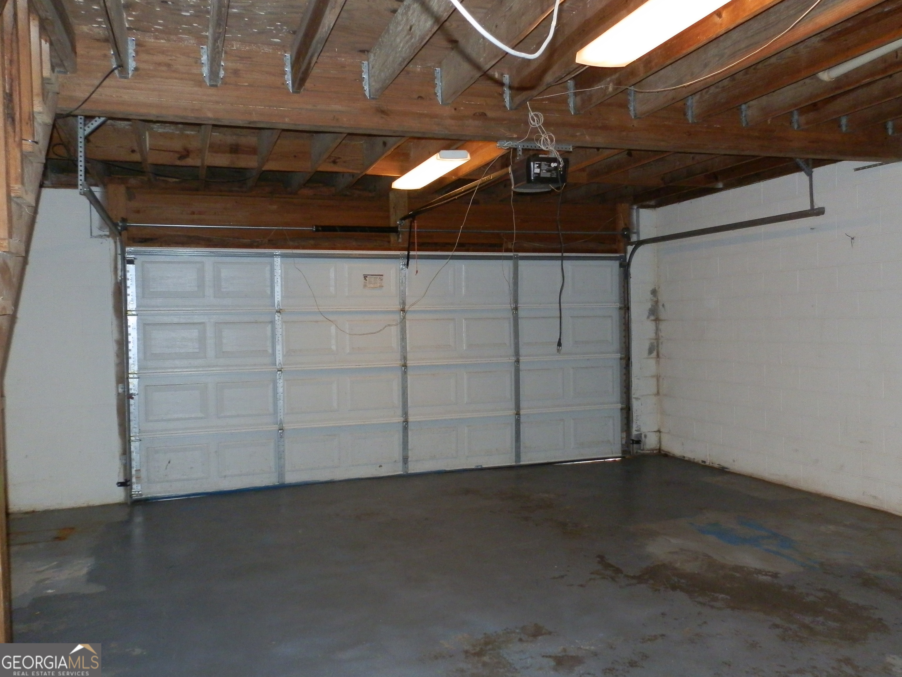 114 Lindsey Court Northeast Calhoun, GA 30701 - Photo 23 of 26 a view of a garage