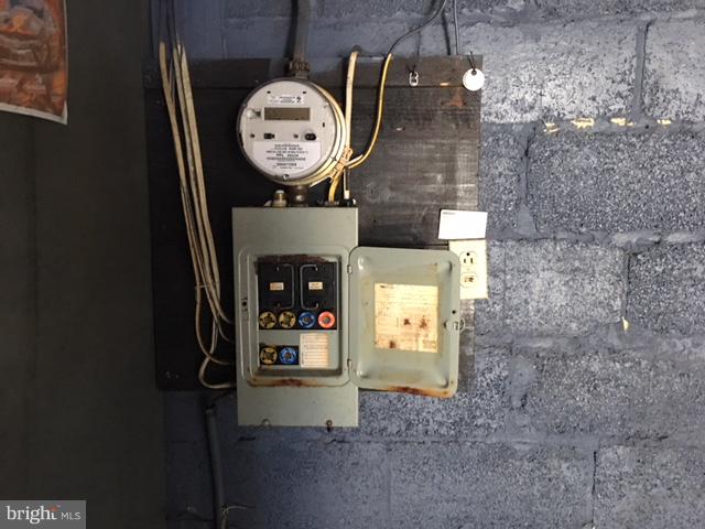 714 George Street Lancaster, PA 17603 - Photo 5 of 5 electric in # 5 for all units ( lights only)