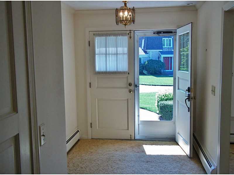 23 Hanley Farm Road, Unit 23 Warren, RI 02885 - Photo 3 of 10 Entry.
